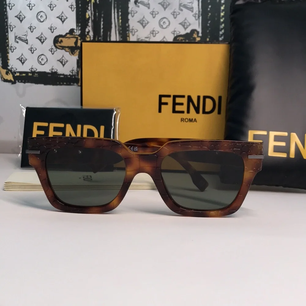 NEW Authentic Fendi FE40078I 52N Sunglasses – Havana / Green